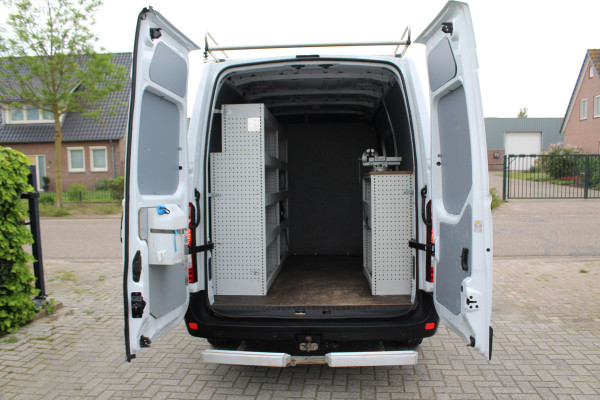 Renault Master T35 2.3 dCi 135PK Euro6 L2H2 -- Klaar voor het werk! -- ✓ imperiaal ✓ camera ✓ trekhaak ✓ omvormer ✓ airco