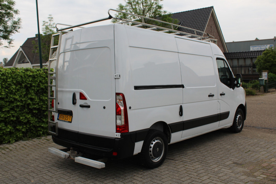 Renault Master T35 2.3 dCi 135PK Euro6 L2H2 -- Klaar voor het werk! -- ✓ imperiaal ✓ camera ✓ trekhaak ✓ omvormer ✓ airco