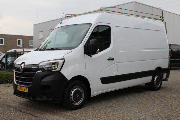 Renault Master T35 2.3 dCi 135PK Euro6 L2H2 -- Klaar voor het werk! -- ✓ imperiaal ✓ camera ✓ trekhaak ✓ omvormer ✓ airco