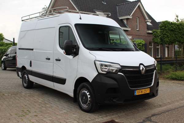 Renault Master T35 2.3 dCi 135PK Euro6 L2H2 -- Klaar voor het werk! -- ✓ imperiaal ✓ camera ✓ trekhaak ✓ omvormer ✓ airco