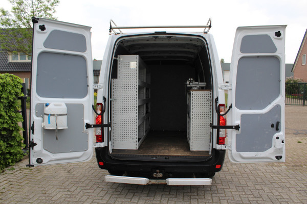 Renault Master T35 2.3 dCi 135PK Euro6 L2H2 -- Klaar voor het werk! -- ✓ imperiaal ✓ camera ✓ trekhaak ✓ omvormer ✓ airco
