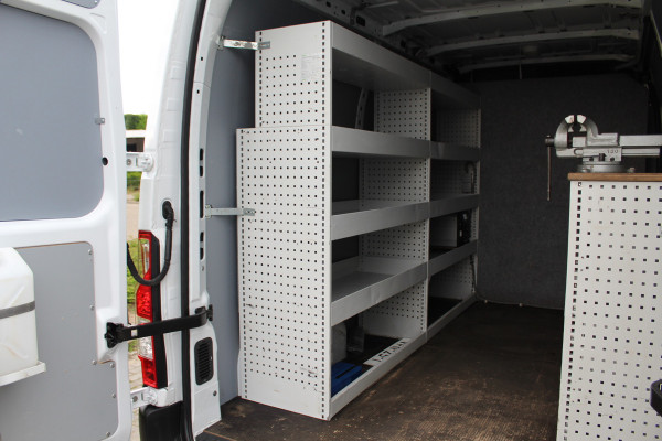 Renault Master T35 2.3 dCi 135PK Euro6 L2H2 -- Klaar voor het werk! -- ✓ imperiaal ✓ camera ✓ trekhaak ✓ omvormer ✓ airco