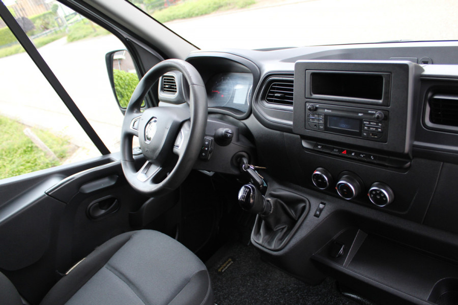 Renault Master T35 2.3 dCi 135PK Euro6 L2H2 -- Klaar voor het werk! -- ✓ imperiaal ✓ camera ✓ trekhaak ✓ omvormer ✓ airco