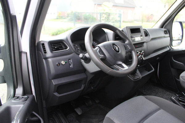 Renault Master T35 2.3 dCi 135PK Euro6 L2H2 -- Klaar voor het werk! -- ✓ imperiaal ✓ camera ✓ trekhaak ✓ omvormer ✓ airco