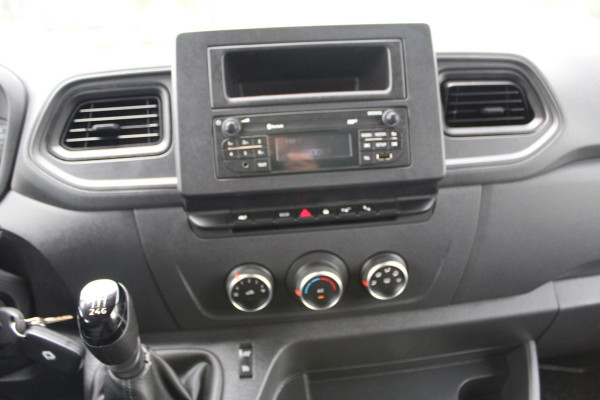 Renault Master T35 2.3 dCi 135PK Euro6 L2H2 -- Klaar voor het werk! -- ✓ imperiaal ✓ camera ✓ trekhaak ✓ omvormer ✓ airco