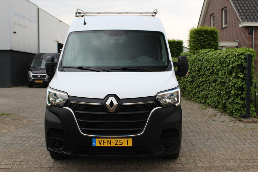 Renault Master T35 2.3 dCi 135PK Euro6 L2H2 -- Klaar voor het werk! -- ✓ imperiaal ✓ camera ✓ trekhaak ✓ omvormer ✓ airco