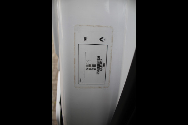 Renault Master T35 2.3 dCi 135PK Euro6 L2H2 -- Klaar voor het werk! -- ✓ imperiaal ✓ camera ✓ trekhaak ✓ omvormer ✓ airco