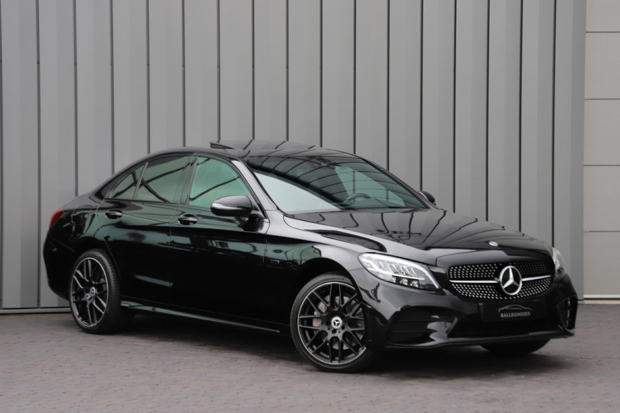 Mercedes-Benz C-Klasse 300e AMG 4-Matic | 320PK | Schuifdak | Sfeerverlichting | Leder | Facelift | Carplay | Standkachel | Camera | 2020.