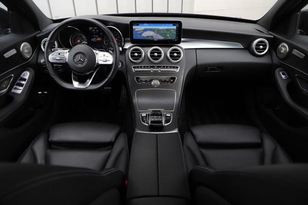Mercedes-Benz C-Klasse 300e AMG 4-Matic | 320PK | Schuifdak | Sfeerverlichting | Leder | Facelift | Carplay | Standkachel | Camera | 2020.
