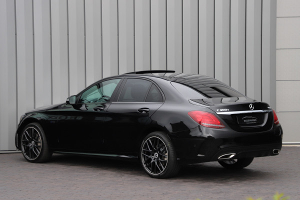 Mercedes-Benz C-Klasse 300e AMG 4-Matic | 320PK | Schuifdak | Sfeerverlichting | Leder | Facelift | Carplay | Standkachel | Camera | 2020.