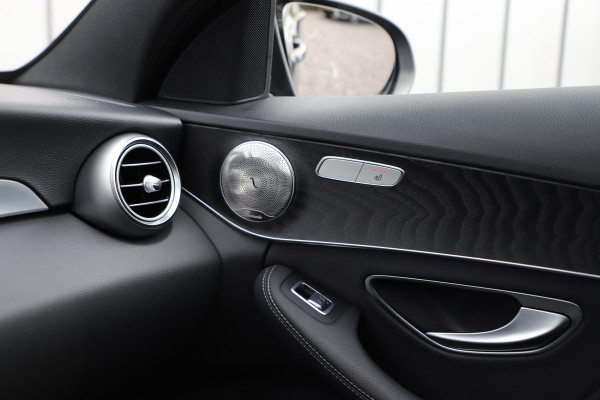 Mercedes-Benz C-Klasse 300e AMG 4-Matic | 320PK | Schuifdak | Sfeerverlichting | Leder | Facelift | Carplay | Standkachel | Camera | 2020.
