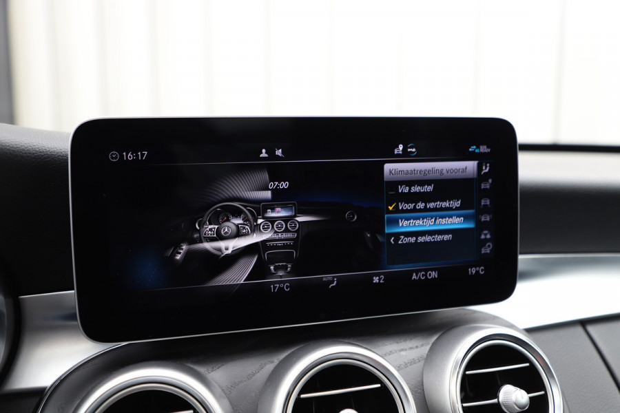 Mercedes-Benz C-Klasse 300e AMG 4-Matic | 320PK | Schuifdak | Sfeerverlichting | Leder | Facelift | Carplay | Standkachel | Camera | 2020.