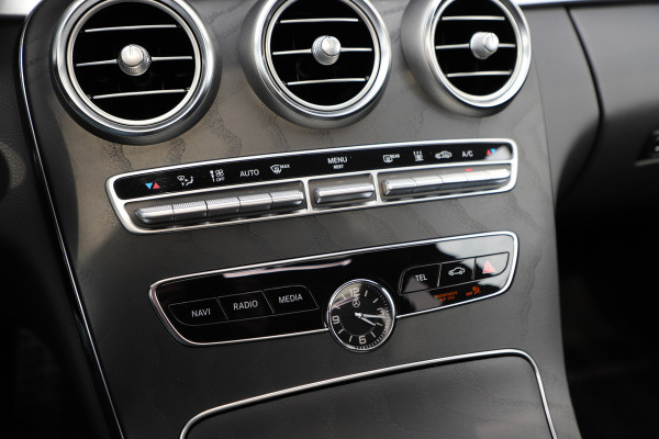 Mercedes-Benz C-Klasse 300e AMG 4-Matic | 320PK | Schuifdak | Sfeerverlichting | Leder | Facelift | Carplay | Standkachel | Camera | 2020.