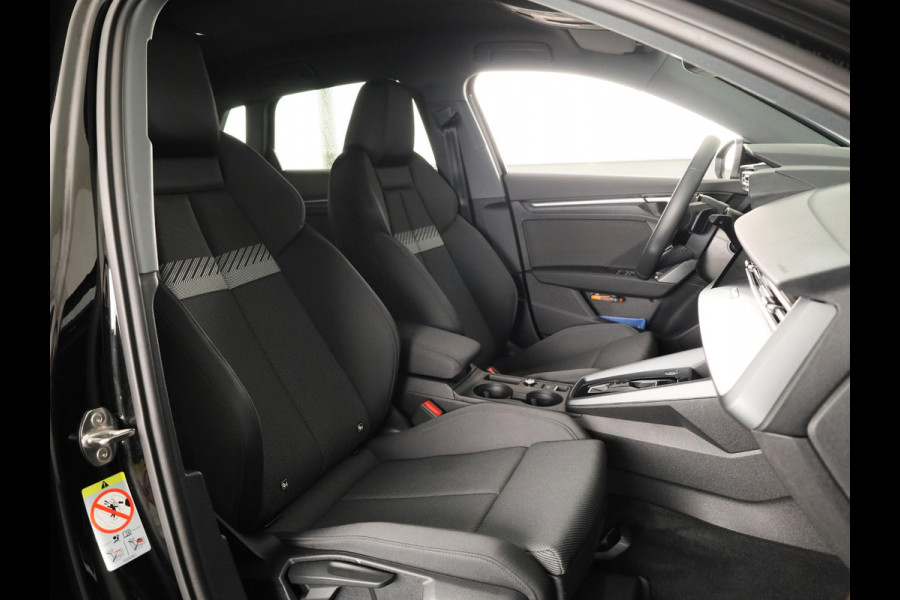 Audi A3 Sportback 30 TFSI Advanced edition 115pk S-tronic | Navigatie via App |  19 inch Lichtmetalen velgen | Stoelverwarming | Parkeersensoren voor en achter