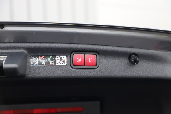 Mercedes-Benz C-Klasse 300e AMG | 313PK | Head-up | Keyless | Burmester | Distronic+ | Sfeerverl. | Stoelkoeling | Stuurwielverw. | Memory | 2025.