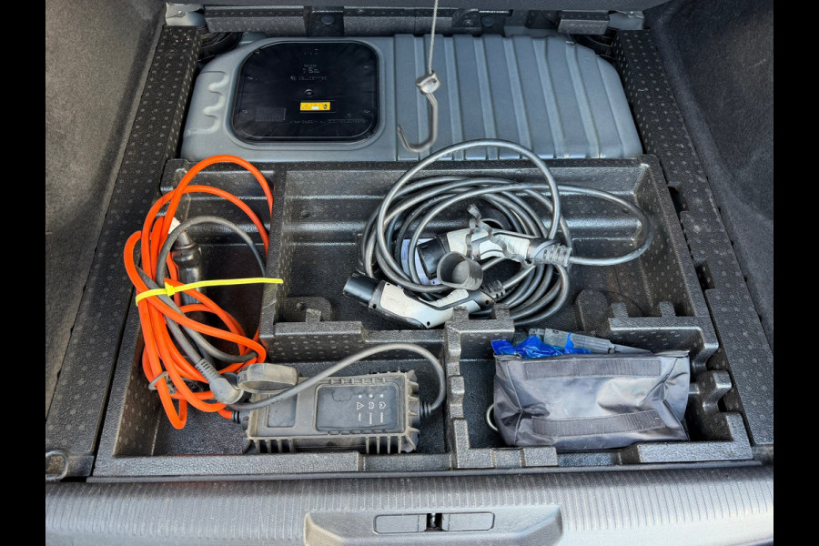 Peugeot 308 SW 1.6 Plug-in Hybrid 180 Allure | Navigatie | Cruise| Clima | 17" Lichtmetaal.