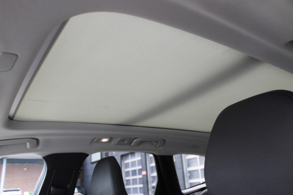 Volvo XC60 T6 Plug-in hybrid 350PK Automaat AWD Plus Dark Panoramisch schuif-kanteldak / Google infotainment / Lederen bekleding / 360graden camera / Apple Carplay
