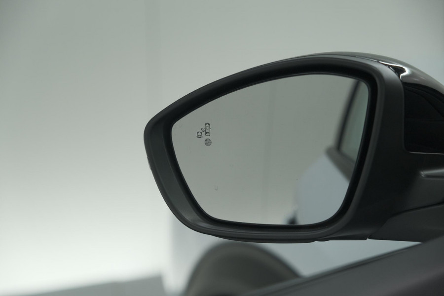 Peugeot e-2008 EV GT 50 kWh | 11 KW Laadfunctie | 360 Camera | Dodehoekdetectie | Apple Carplay
