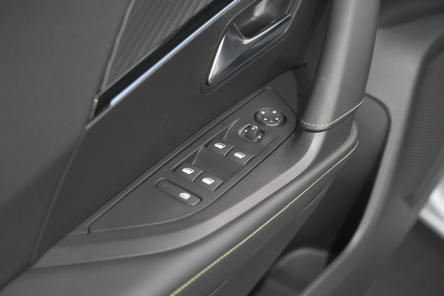 Peugeot e-2008 EV GT 50 kWh | 11 KW Laadfunctie | 360 Camera | Dodehoekdetectie | Apple Carplay