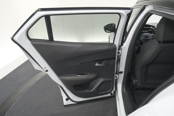 Peugeot e-2008 EV GT 50 kWh | 11 KW Laadfunctie | 360 Camera | Dodehoekdetectie | Apple Carplay