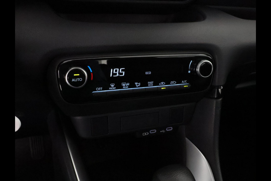 Toyota Yaris 1.5 HYBRID BLACKSTYLE AUTOMAAT GARANTIE 3-2035 ! CARPLAY NAVI. CAMERA.ADAPTIVE CRUISE.