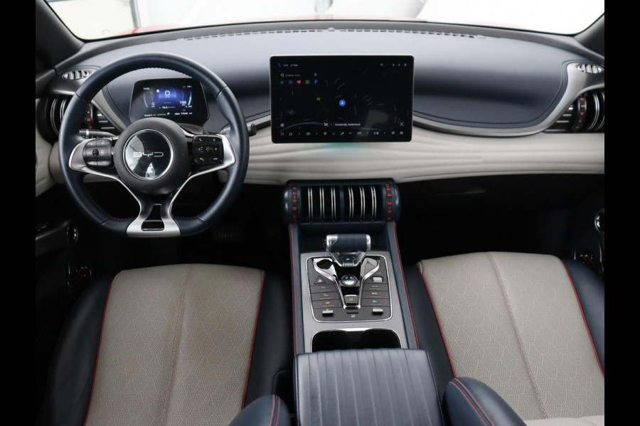 BYD ATTO 3 Comfort 60 kWh | Panoramadak | Warmtepomp | Leder | Stoelverwarming | 360 Camera | Carplay | Adaptive cruise