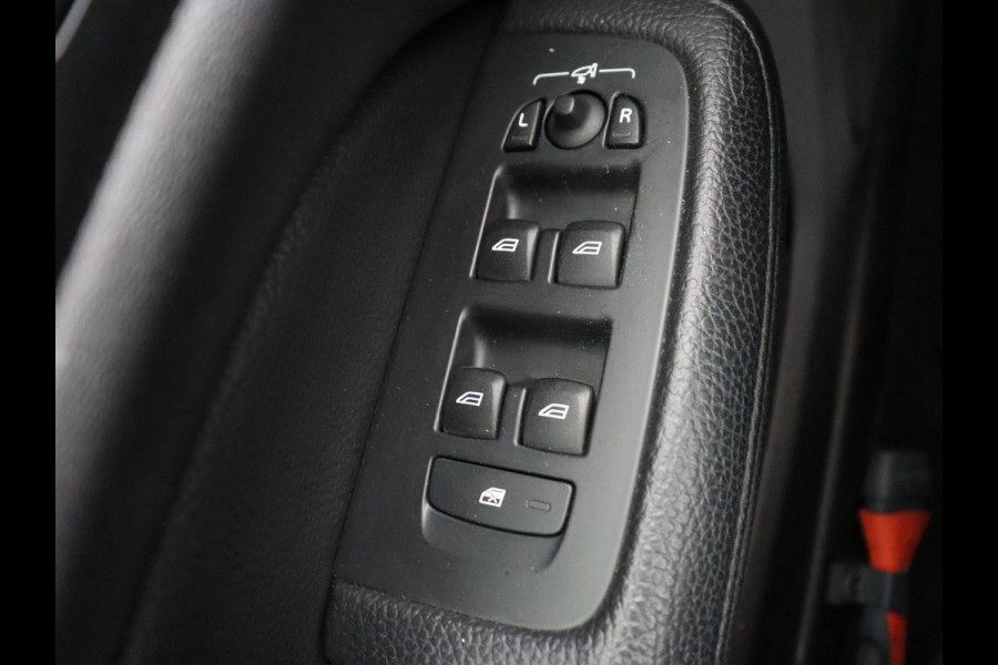 Volvo V60 2.0 T4 Inscription | Leder | Stoelverwarming | Adaptive cruise | Carplay | Camera | Navigatie | Full LED | Side Assist | Climate control | Parkeerhulp | Bluetooth | Origineel NL