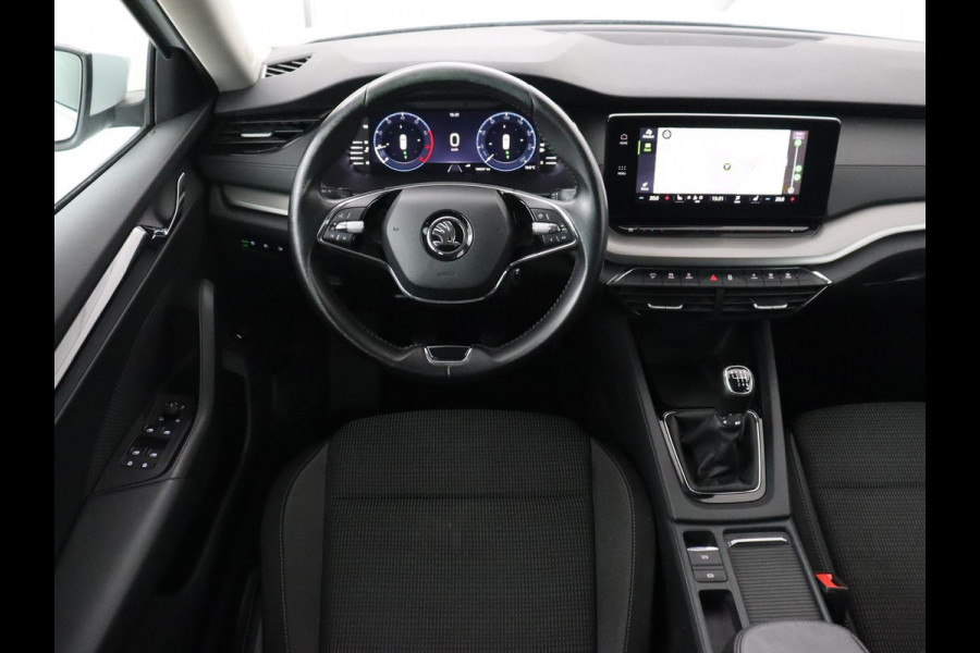 Škoda Octavia 1.0 TSI Business Edition | Stoelverwarming | Trekhaak | Camera | Carplay | Navigatie | 17'' | Cruise control | DAB | Digital Cockpit | Parkeerhulp | Climate control