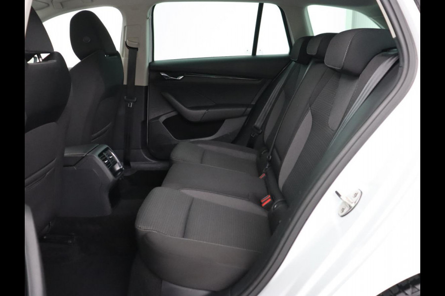 Škoda Octavia 1.0 TSI Business Edition | Stoelverwarming | Trekhaak | Camera | Carplay | Navigatie | 17'' | Cruise control | DAB | Digital Cockpit | Parkeerhulp | Climate control
