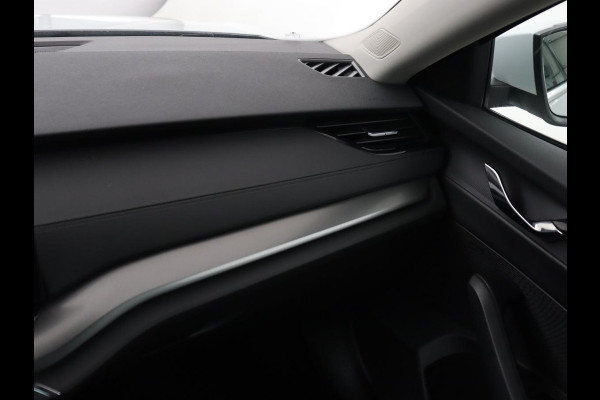 Škoda Octavia 1.0 TSI Business Edition | Stoelverwarming | Trekhaak | Camera | Carplay | Navigatie | 17'' | Cruise control | DAB | Digital Cockpit | Parkeerhulp | Climate control