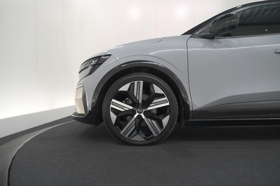 Renault Mégane E-Tech EV60 Optimum Charge Iconic | 360 Camera | Harman Kardon | Stoelmassage | Dodehoekdetectie