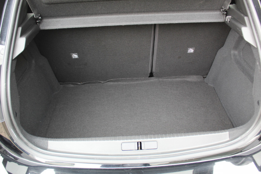 Opel Corsa 1.2 GS Line Climate control , Stoel en Stuur verwarming, Panoramadak Cruise control , Camera, Parkeersensoren voor + achter