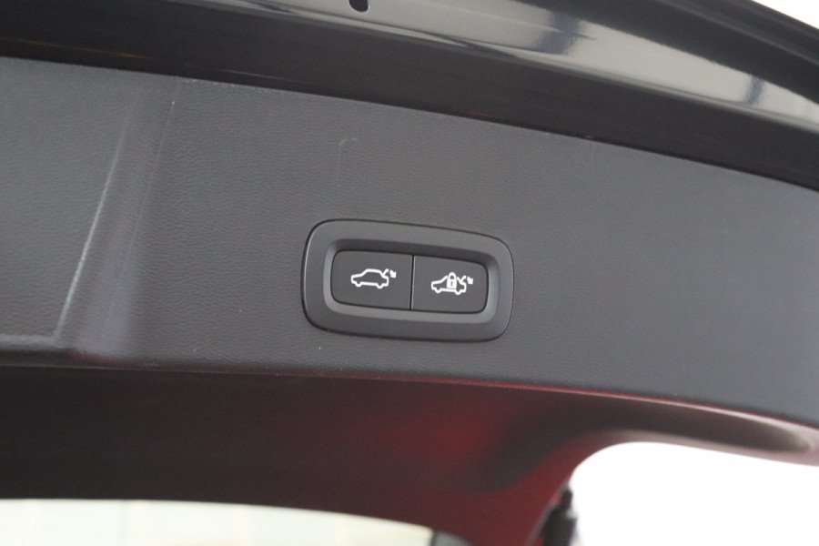 Volvo XC40 Recharge P8 408 PK AWD R-Design, SOH 91%, Leder, H/K Sound, Memory