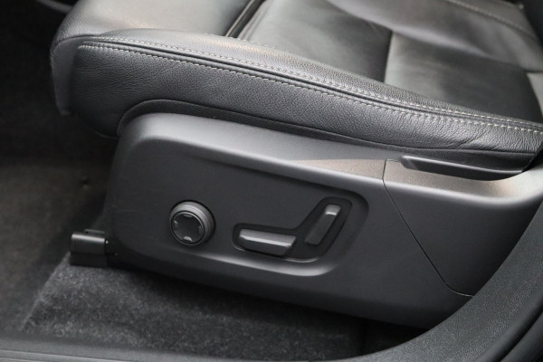Volvo XC40 Recharge P8 408 PK AWD R-Design, SOH 91%, Leder, H/K Sound, Memory