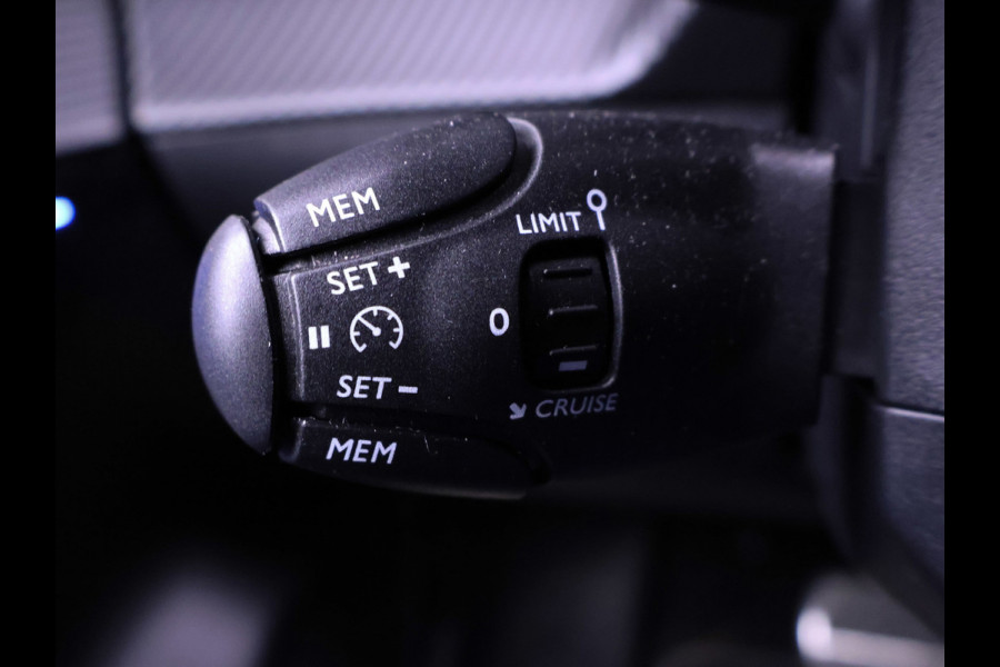 Peugeot 208 1.2 PureTech GT-Line Sport (PANORAMADAK,APPLE CARPLAY,NAVI,CAMERA,360 VIEW,CLIMATE,CRUISE,LED,SPORTSTOELEN,LM VELGEN)