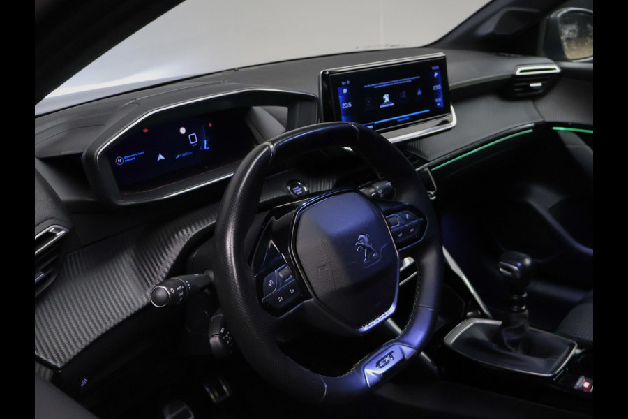 Peugeot 208 1.2 PureTech Allure Sport (APPLE CARPLAY,NAVI,CAMERA,360 VIEW,CLIMATE,CRUISE,GETINT,SPORTSTOELEN,LM VELGEN)