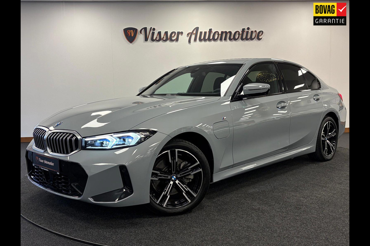 BMW 3-serie 330e*Plug-in Hybride*Automaat*M-Pakket*Stoelverwarming*Head-Up*Leder*Camera*
