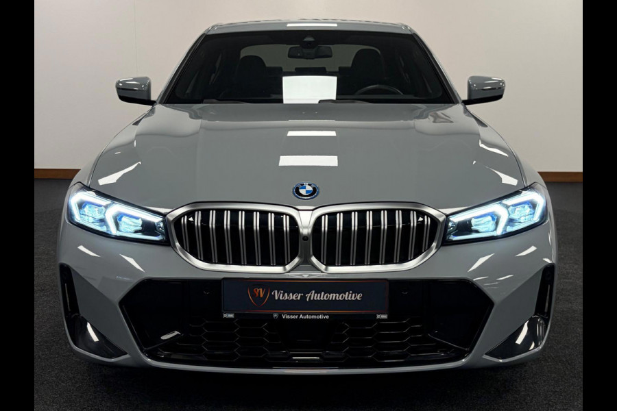 BMW 3-serie 330e*Plug-in Hybride*Automaat*M-Pakket*Stoelverwarming*Head-Up*Leder*Camera*