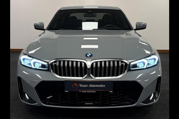 BMW 3-serie 330e*Plug-in Hybride*Automaat*M-Pakket*Stoelverwarming*Head-Up*Leder*Camera*
