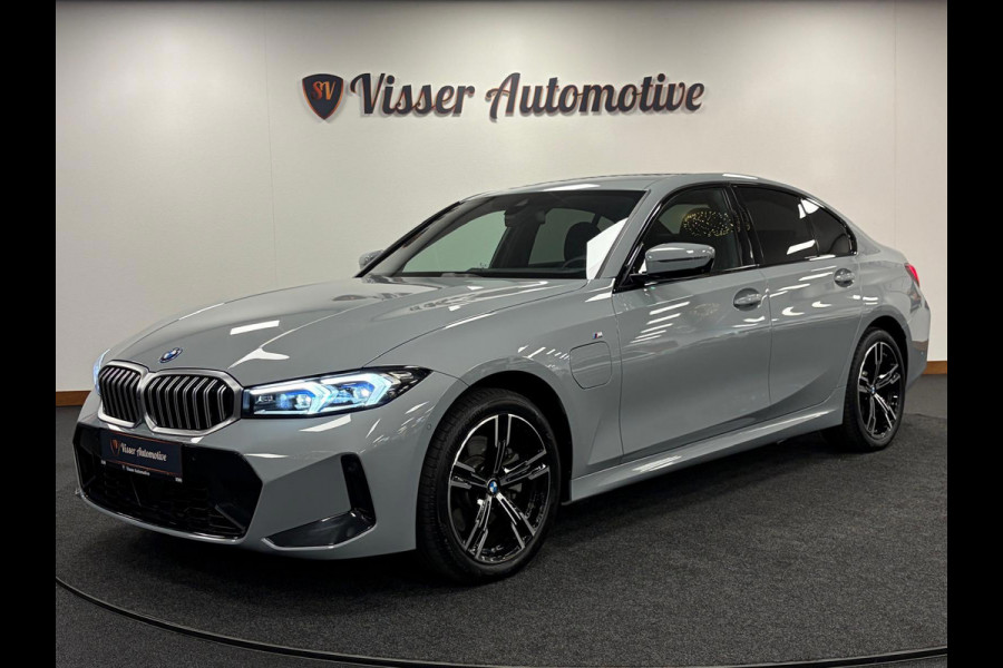 BMW 3-serie 330e*Plug-in Hybride*Automaat*M-Pakket*Stoelverwarming*Head-Up*Leder*Camera*