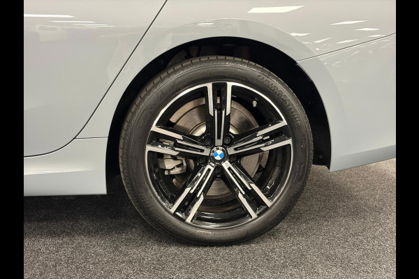 BMW 3-serie 330e*Plug-in Hybride*Automaat*M-Pakket*Stoelverwarming*Head-Up*Leder*Camera*