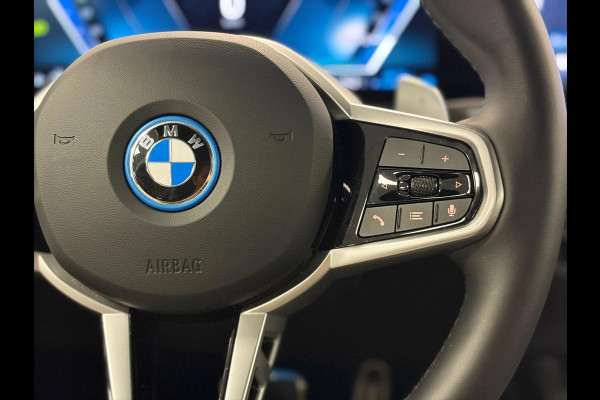 BMW 3-serie 330e*Plug-in Hybride*Automaat*M-Pakket*Stoelverwarming*Head-Up*Leder*Camera*
