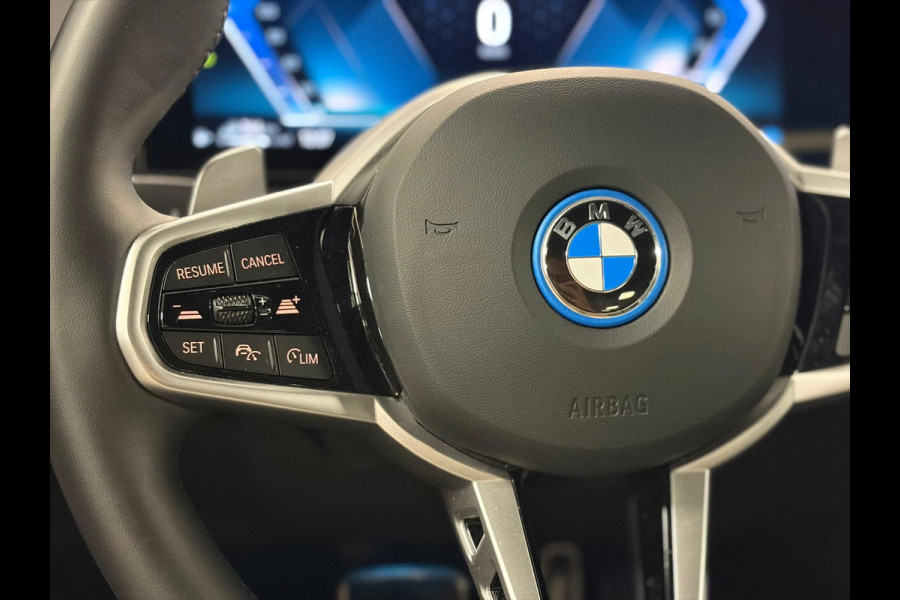 BMW 3-serie 330e*Plug-in Hybride*Automaat*M-Pakket*Stoelverwarming*Head-Up*Leder*Camera*