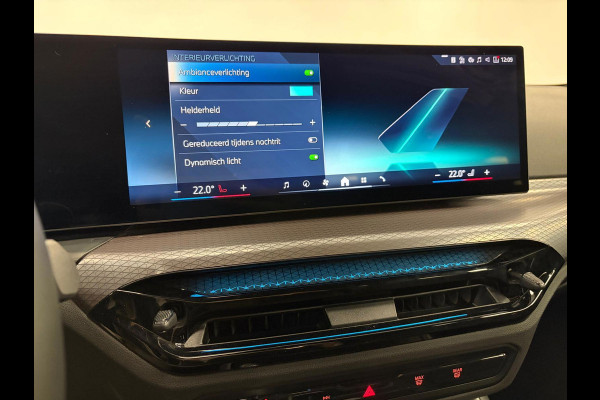 BMW 3-serie 330e*Plug-in Hybride*Automaat*M-Pakket*Stoelverwarming*Head-Up*Leder*Camera*