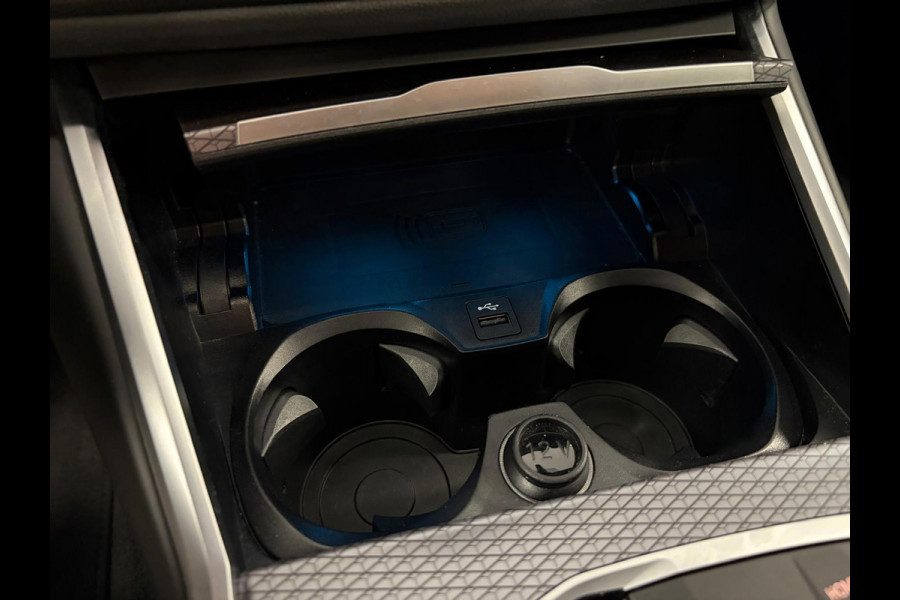 BMW 3-serie 330e*Plug-in Hybride*Automaat*M-Pakket*Stoelverwarming*Head-Up*Leder*Camera*