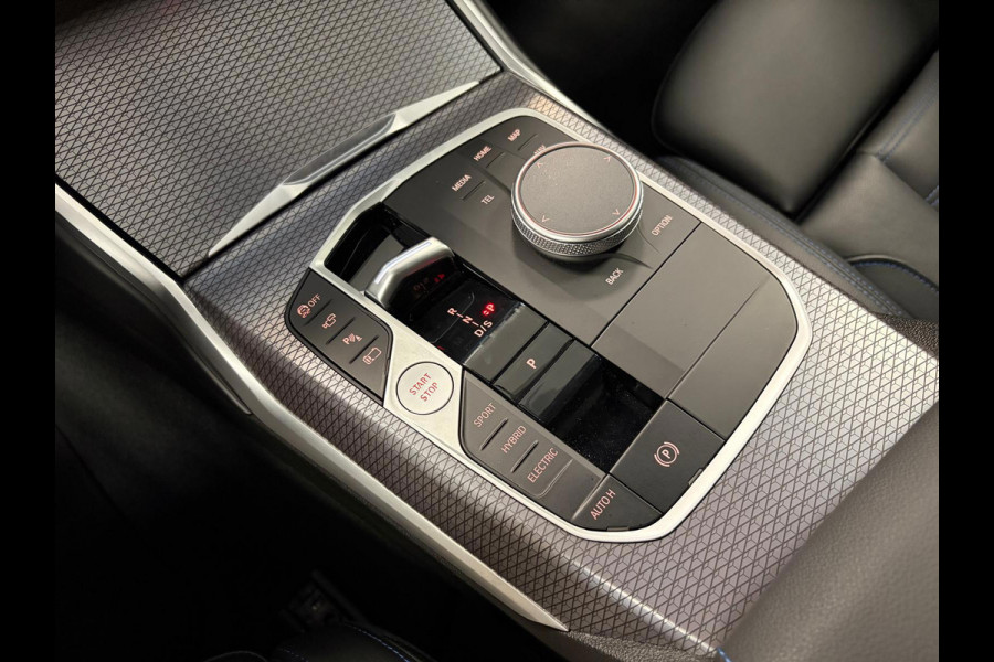 BMW 3-serie 330e*Plug-in Hybride*Automaat*M-Pakket*Stoelverwarming*Head-Up*Leder*Camera*