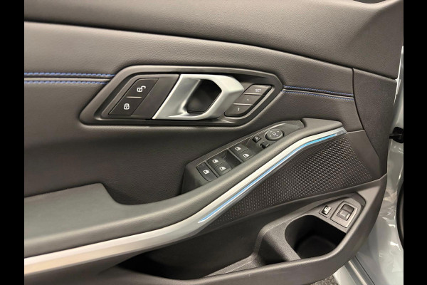 BMW 3-serie 330e*Plug-in Hybride*Automaat*M-Pakket*Stoelverwarming*Head-Up*Leder*Camera*