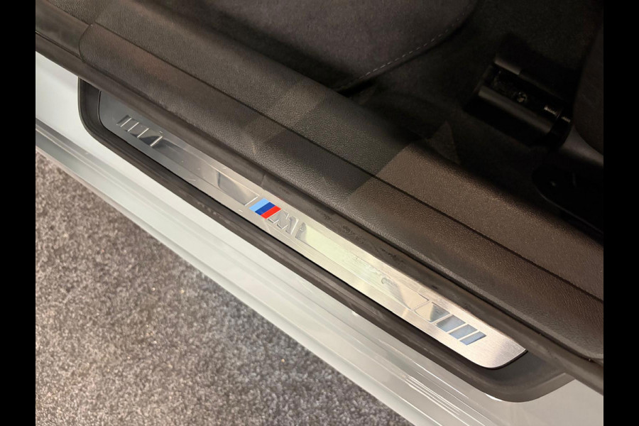 BMW 3-serie 330e*Plug-in Hybride*Automaat*M-Pakket*Stoelverwarming*Head-Up*Leder*Camera*