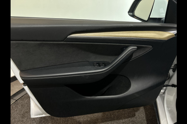 Tesla Model Y RWD 58 kWh | Leder Interieur | Houten afwerking | Verwarmde stoelen en stuur |  Soh (batterijcheck) Waarde 95,1 %