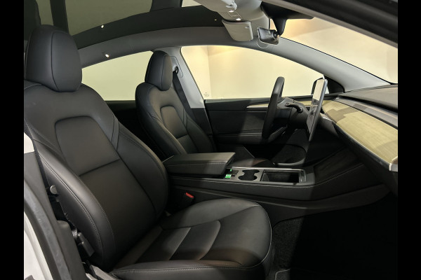 Tesla Model Y RWD 58 kWh | Leder Interieur | Houten afwerking | Verwarmde stoelen en stuur |  Soh (batterijcheck) Waarde 95,1 %